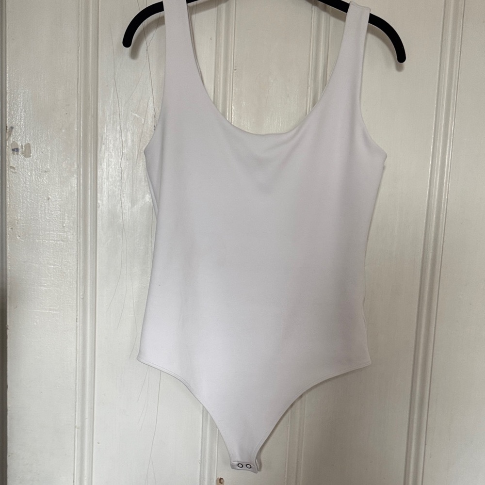 NWOT Express Body Contour Scoop Neck Bodysuit